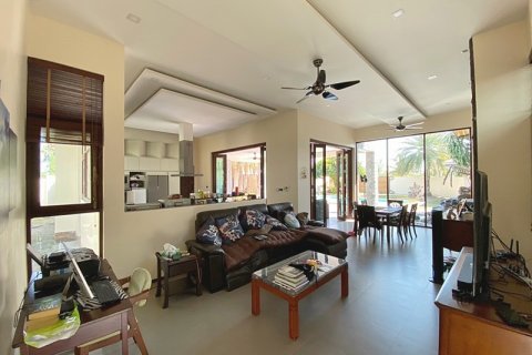 Chalet de 4 dormitorios en Hua Hin, Tailandia № 168380 - foto 8