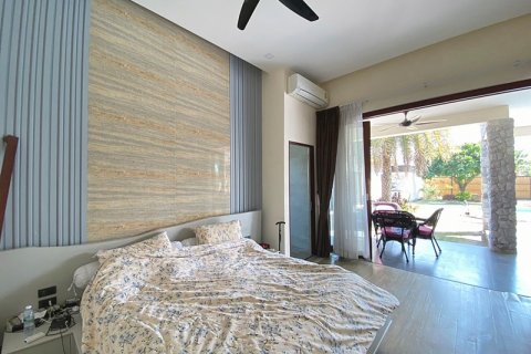 Chalet de 4 dormitorios en Hua Hin, Tailandia № 168380 - foto 25