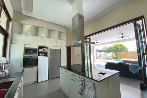 Chalet de 4 dormitorios en Hua Hin, Tailandia № 168380 - foto 13