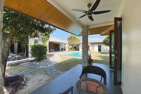 Chalet de 4 dormitorios en Hua Hin, Tailandia № 168380 - foto 16