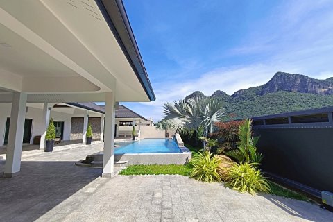Chalet de 3 dormitorios en Sam Roi Yot, Tailandia № 168399 - foto 3