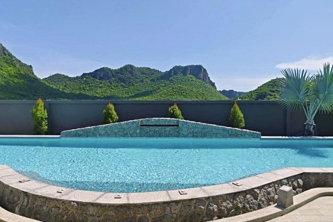 Chalet de 3 dormitorios en Sam Roi Yot, Tailandia № 168399 - foto 22
