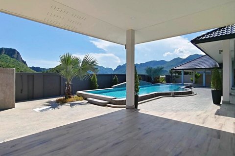 Chalet de 3 dormitorios en Sam Roi Yot, Tailandia № 168399 - foto 23