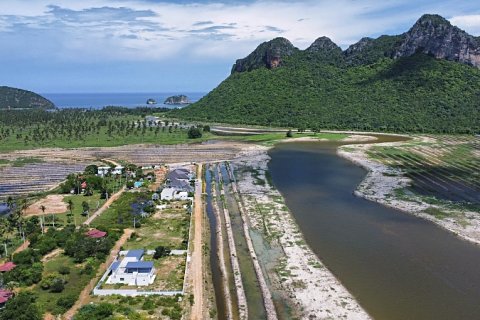 Chalet de 3 dormitorios en Sam Roi Yot, Tailandia № 168399 - foto 16