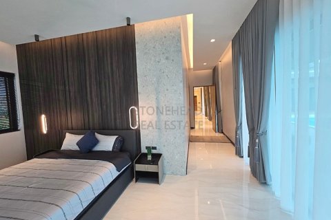 Chalet de 3 dormitorios en Hua Hin, Tailandia № 168379 - foto 13