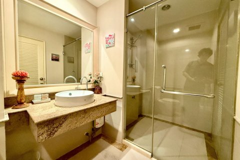 Condo in Pattaya, Thailand, 2 bedrooms № 155768 - photo 12