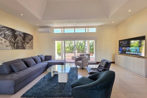 Casa de 4 dormitorios en Pattaya, Tailandia № 155770 - foto 18