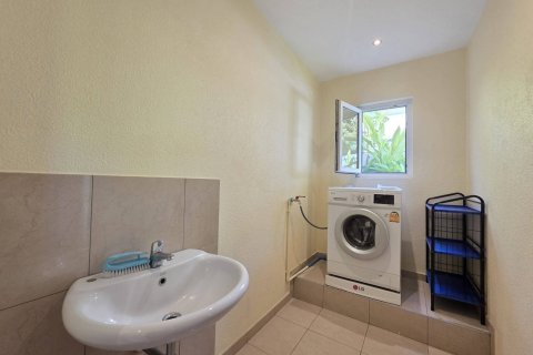 Casa de 4 dormitorios en Pattaya, Tailandia № 155770 - foto 15