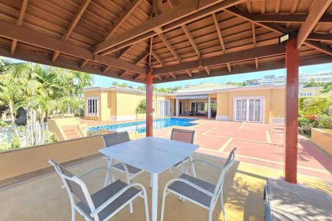 Casa de 4 dormitorios en Pattaya, Tailandia № 155770 - foto 4