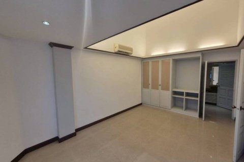 Chalet de 8 dormitorios en Pattaya, Tailandia № 172914 - foto 9
