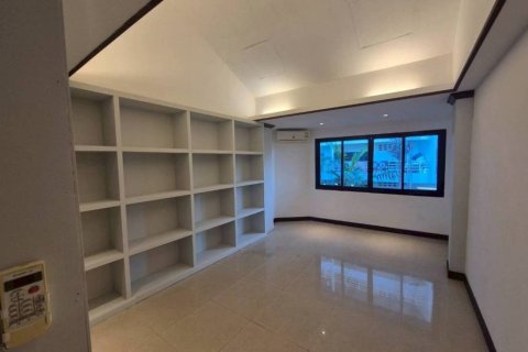 Chalet de 8 dormitorios en Pattaya, Tailandia № 172914 - foto 10