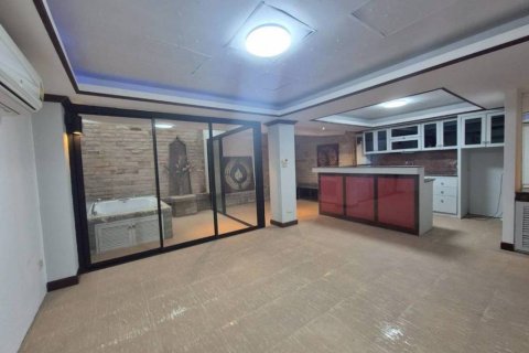 Chalet de 8 dormitorios en Pattaya, Tailandia № 172914 - foto 3