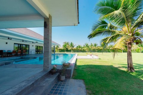 Chalet de 4 dormitorios en Pran Buri, Tailandia № 172917 - foto 3