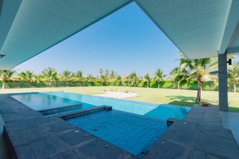 Chalet de 4 dormitorios en Pran Buri, Tailandia № 172917 - foto 6