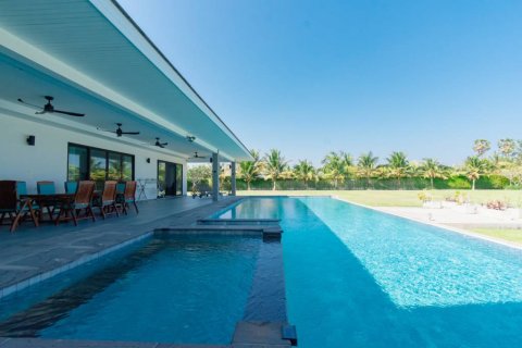 Chalet de 4 dormitorios en Pran Buri, Tailandia № 172917 - foto 2