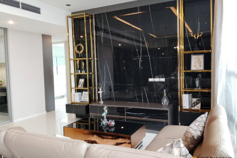 Condo in Bangkok, Thailand, 2 bedrooms № 233546 - photo 10