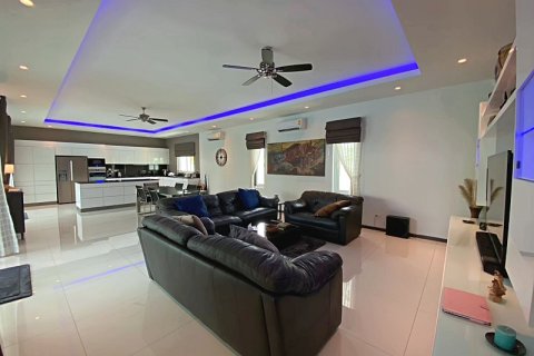 Chalet de 3 dormitorios en Hua Hin, Tailandia № 205680 - foto 22