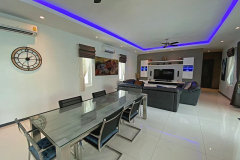 Chalet de 3 dormitorios en Hua Hin, Tailandia № 205680 - foto 18