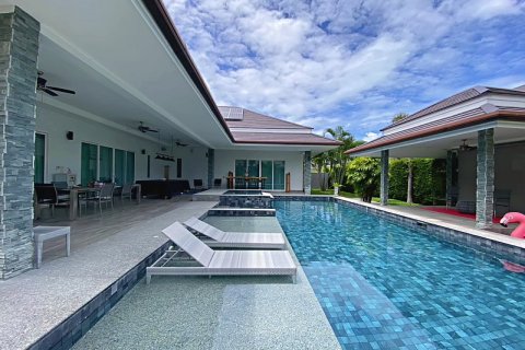 Chalet de 3 dormitorios en Hua Hin, Tailandia № 205680 - foto 2