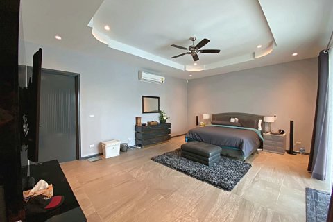 Chalet de 3 dormitorios en Hua Hin, Tailandia № 205680 - foto 29