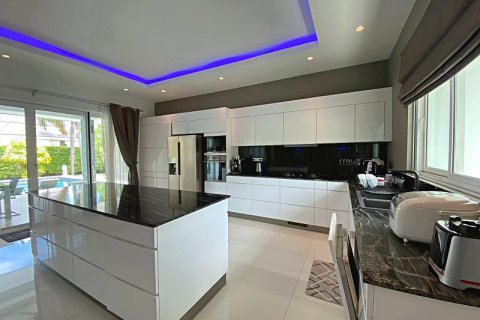 Chalet de 3 dormitorios en Hua Hin, Tailandia № 205680 - foto 17