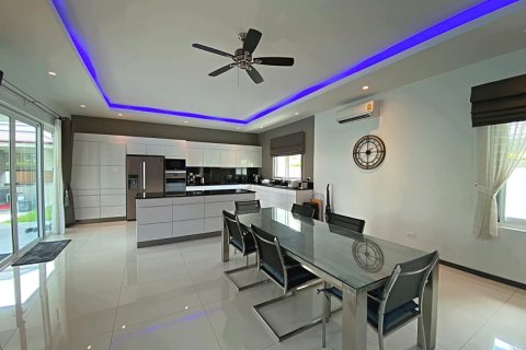 Chalet de 3 dormitorios en Hua Hin, Tailandia № 205680 - foto 19
