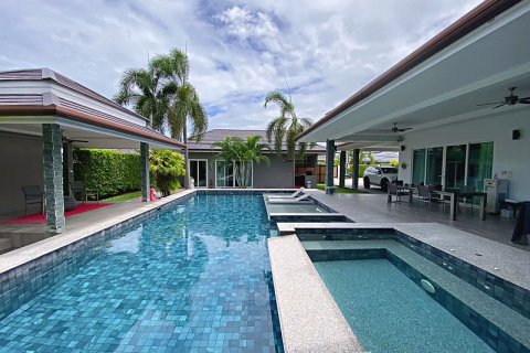 Chalet de 3 dormitorios en Hua Hin, Tailandia № 205680 - foto 8