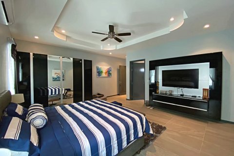 Chalet de 3 dormitorios en Hua Hin, Tailandia № 205680 - foto 27