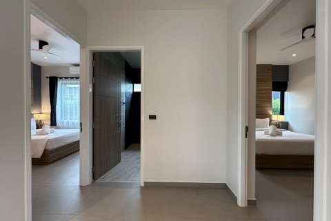 Chalet de 3 dormitorios en Hua Hin, Tailandia № 205684 - foto 14