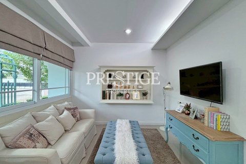 Casa de 3 dormitorios en Pattaya, Tailandia № 209029 - foto 3