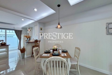 Casa de 3 dormitorios en Pattaya, Tailandia № 209029 - foto 6