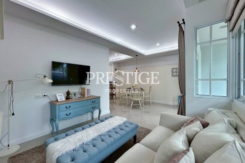 Casa de 3 dormitorios en Pattaya, Tailandia № 209029 - foto 4