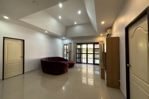 Casa de 3 dormitorios en Pattaya, Tailandia № 173604 - foto 20