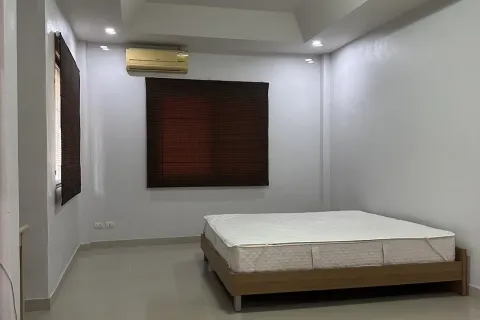 Casa de 3 dormitorios en Pattaya, Tailandia № 173604 - foto 12
