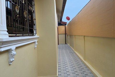 Casa de 3 dormitorios en Pattaya, Tailandia № 173604 - foto 6