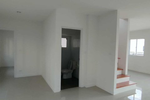 House in Bang Phli Yai, Thailand 4 bedrooms № 173607 - photo 2