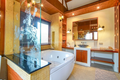 Casa de 4 dormitorios en Bang Lamung, Tailandia № 146561 - foto 14