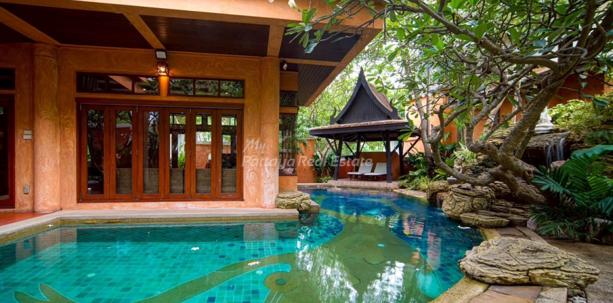 Casa de 4 dormitorios en Bang Lamung, Tailandia № 146561