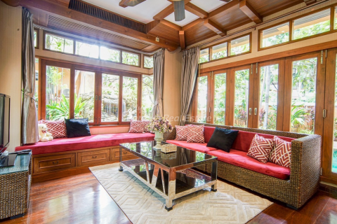 Casa de 4 dormitorios en Bang Lamung, Tailandia № 146561 - foto 2