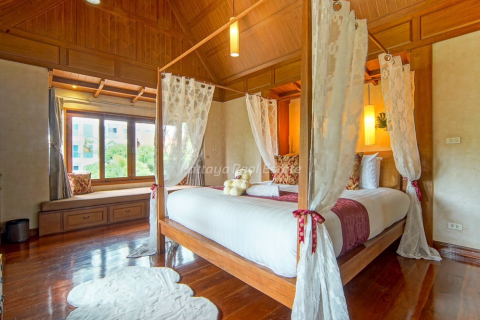 Casa de 4 dormitorios en Bang Lamung, Tailandia № 146561 - foto 12