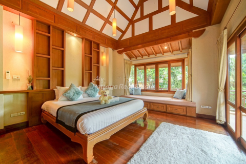 Casa de 4 dormitorios en Bang Lamung, Tailandia № 146561 - foto 9