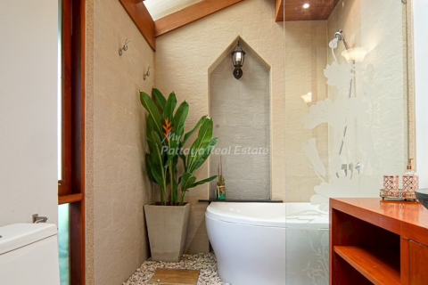 Casa de 4 dormitorios en Bang Lamung, Tailandia № 146561 - foto 8