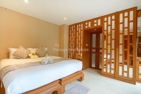 Casa de 4 dormitorios en Bang Lamung, Tailandia № 146561 - foto 15