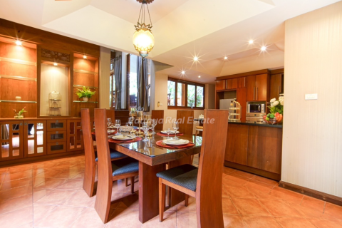 Casa de 4 dormitorios en Bang Lamung, Tailandia № 146561 - foto 5