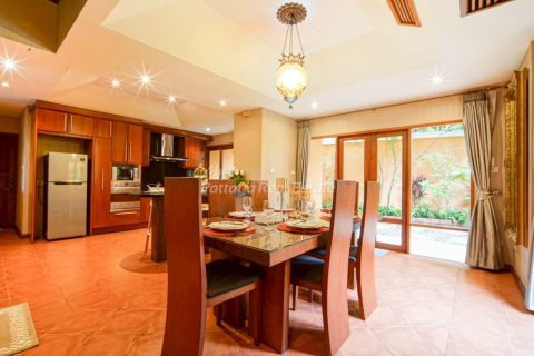 Casa de 4 dormitorios en Bang Lamung, Tailandia № 146561 - foto 6