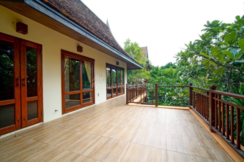 Casa de 4 dormitorios en Bang Lamung, Tailandia № 146561 - foto 16