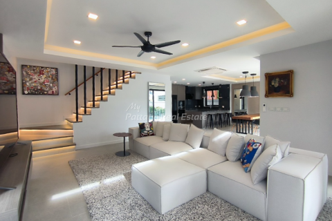 Casa de 3 dormitorios en Pattaya, Tailandia № 146559 - foto 7