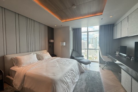 Condo in Bangkok, Thailand, 6 bedrooms № 134171 - photo 9