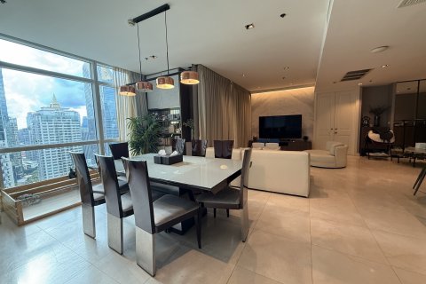 Condo in Bangkok, Thailand, 6 bedrooms № 134171 - photo 5
