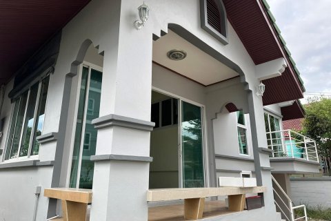 Casa de 3 dormitorios en Pattaya, Tailandia № 155586 - foto 2